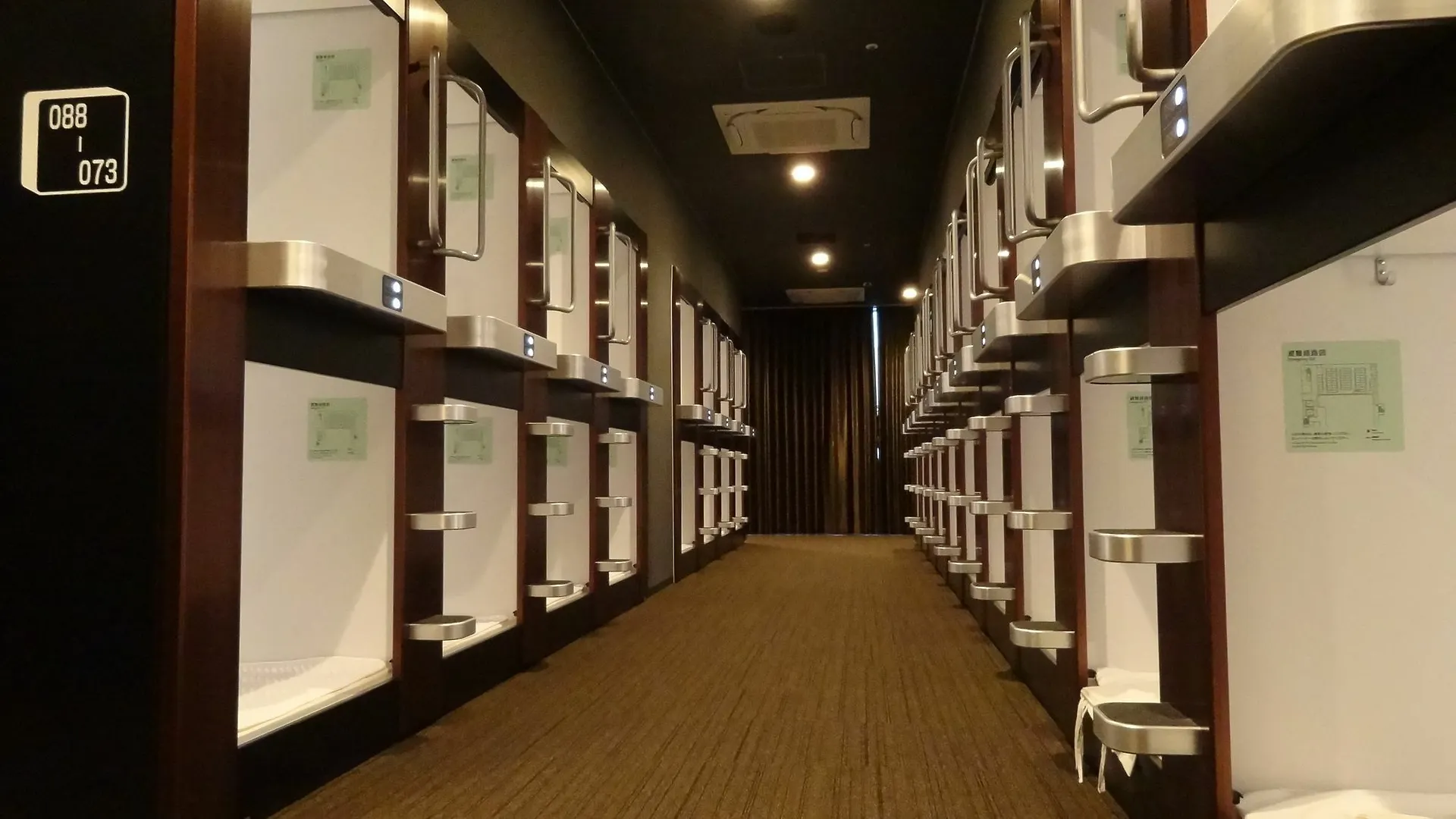 Hotel Oyado Haru'S Osaka Hotel kapsułowy